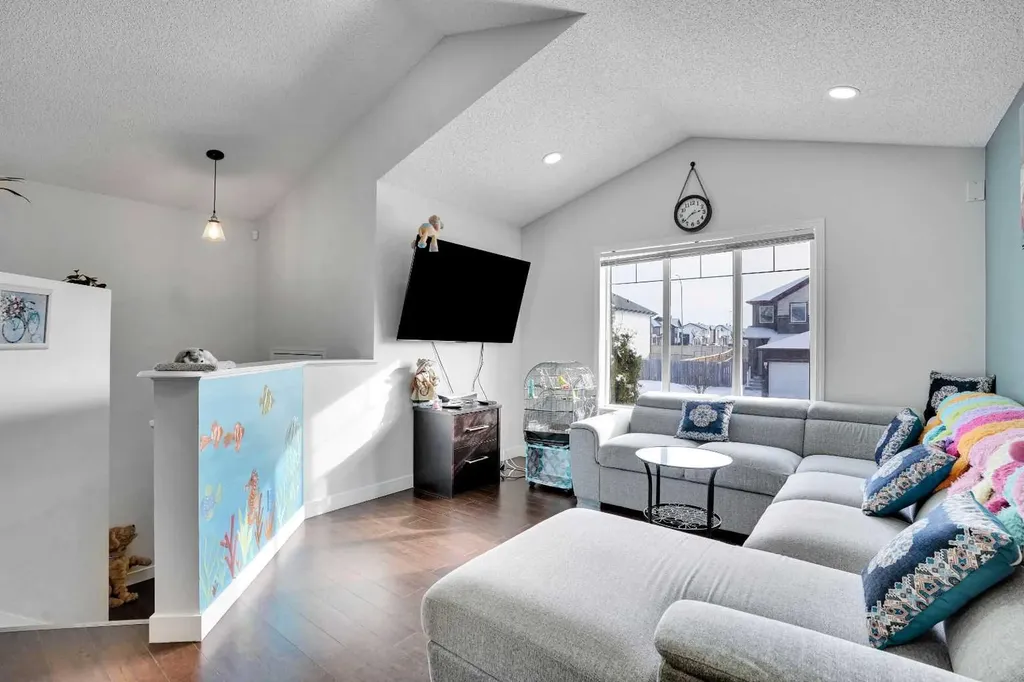 141 Saddlecrest Close NE Calgary AB T3J 5B6