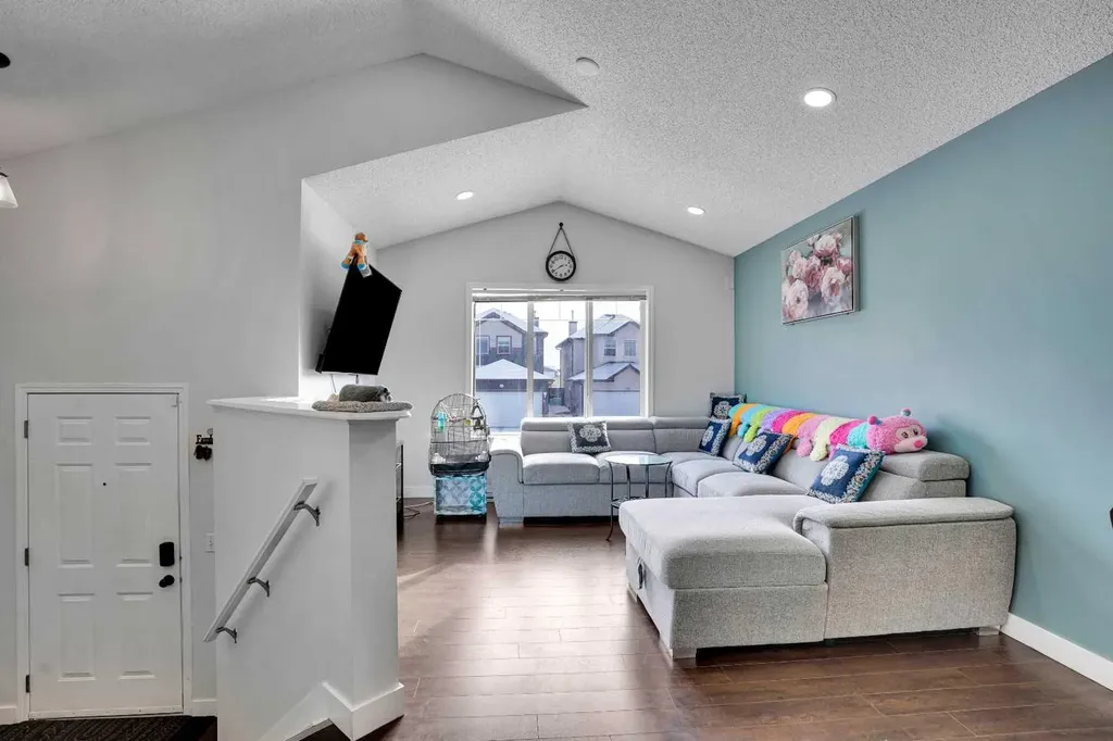 141 Saddlecrest Close NE Calgary AB T3J 5B6