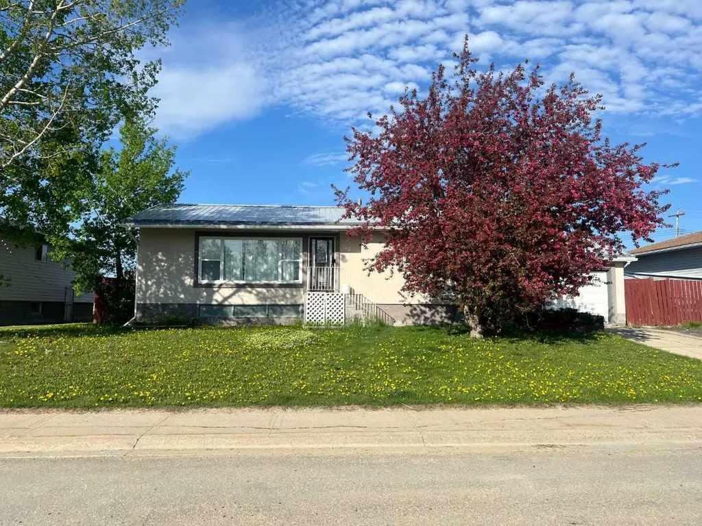 712 3 Avenue Fox Creek AB T0H 1P0