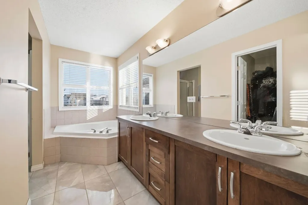 93 Copperleaf Way SE Calgary AB T2Z0H9