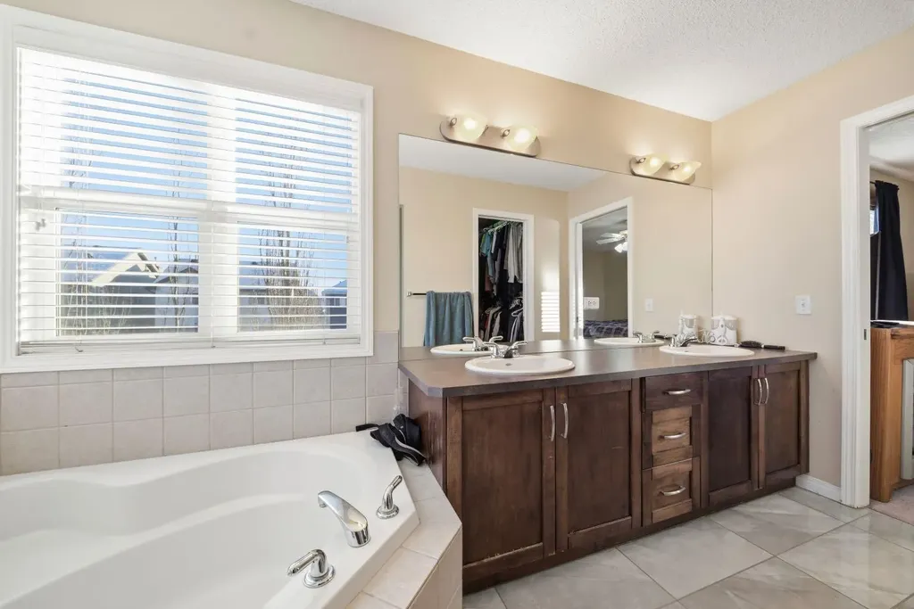 93 Copperleaf Way SE Calgary AB T2Z0H9