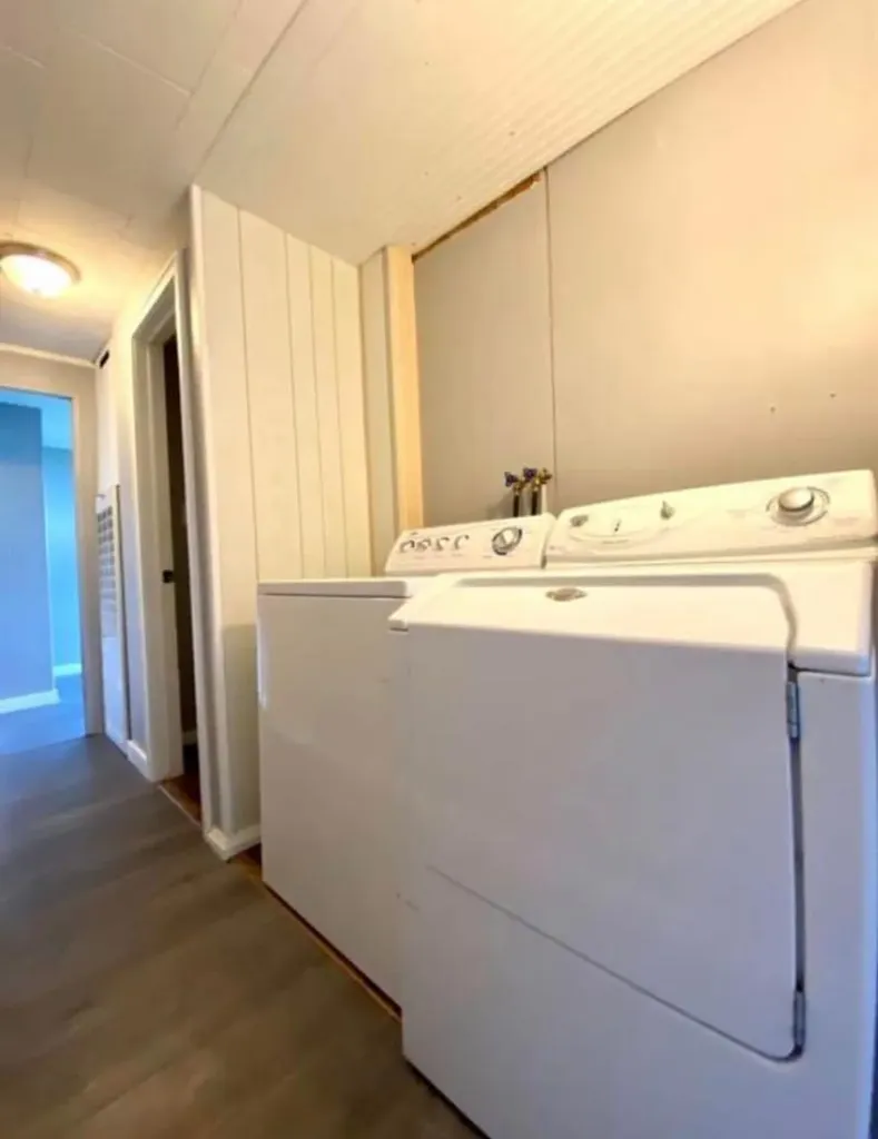 21 Westview Mobile Home Park Whitecourt AB T7S 1K4