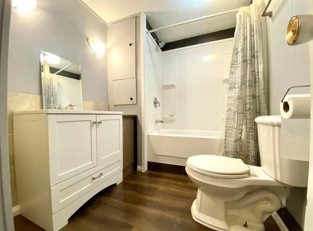 21 Westview Mobile Home Park Whitecourt AB T7S 1K4