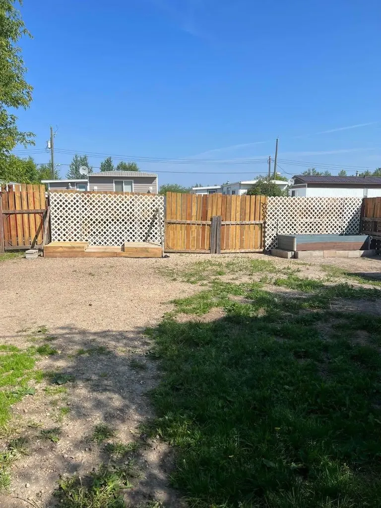 21 Westview Mobile Home Park Whitecourt AB T7S 1K4
