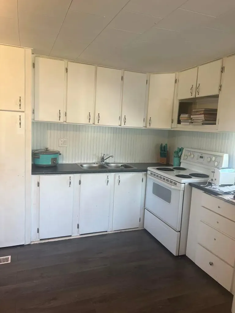 21 Westview Mobile Home Park Whitecourt AB T7S 1K4