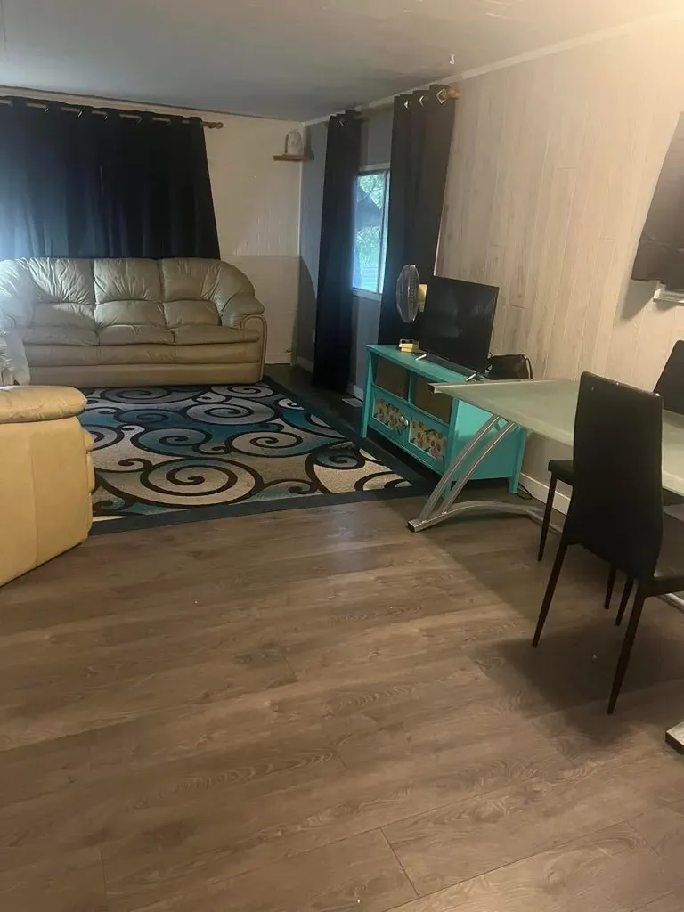 21 Westview Mobile Home Park Whitecourt AB T7S 1K4