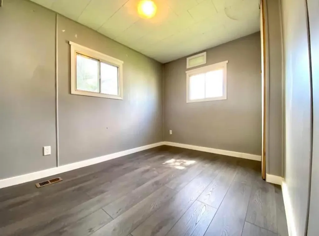 21 Westview Mobile Home Park Whitecourt AB T7S 1K4