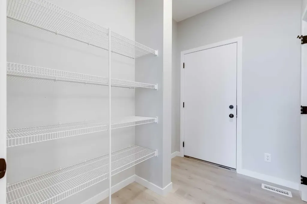 533 Sawgrass Green NW Airdrie AB T4B 5V2