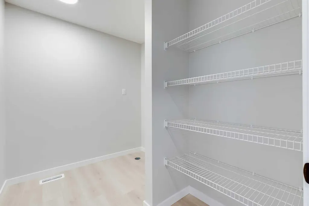 533 Sawgrass Green NW Airdrie AB T4B 5V2