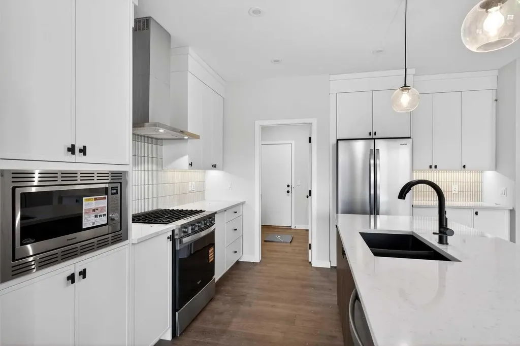 533 Sawgrass Green NW Airdrie AB T4B 5V2