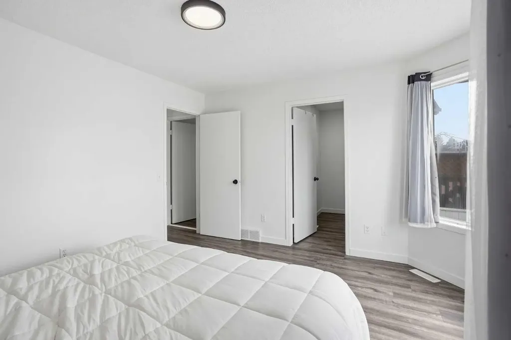 113 Mt Lorette Place SE Calgary AB T2Z 2M1