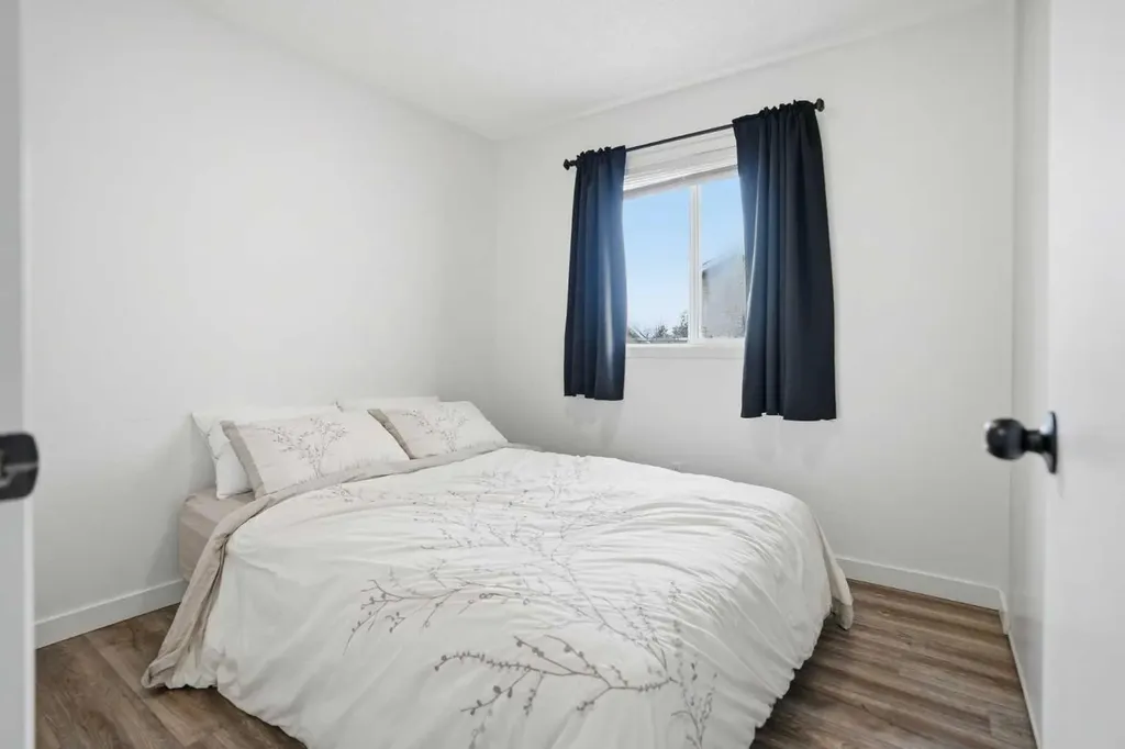 113 Mt Lorette Place SE Calgary AB T2Z 2M1