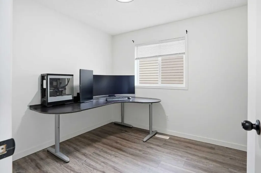 113 Mt Lorette Place SE Calgary AB T2Z 2M1