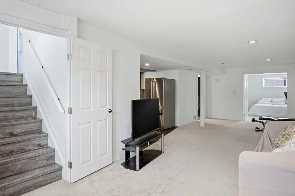 113 Mt Lorette Place SE Calgary AB T2Z 2M1