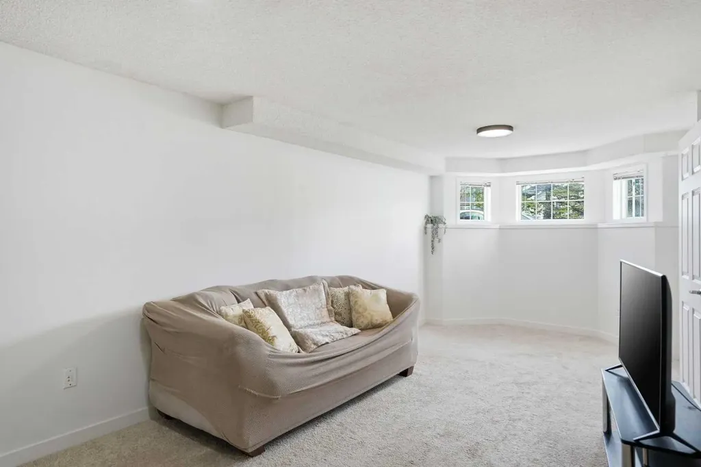 113 Mt Lorette Place SE Calgary AB T2Z 2M1