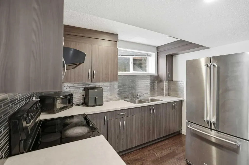 113 Mt Lorette Place SE Calgary AB T2Z 2M1