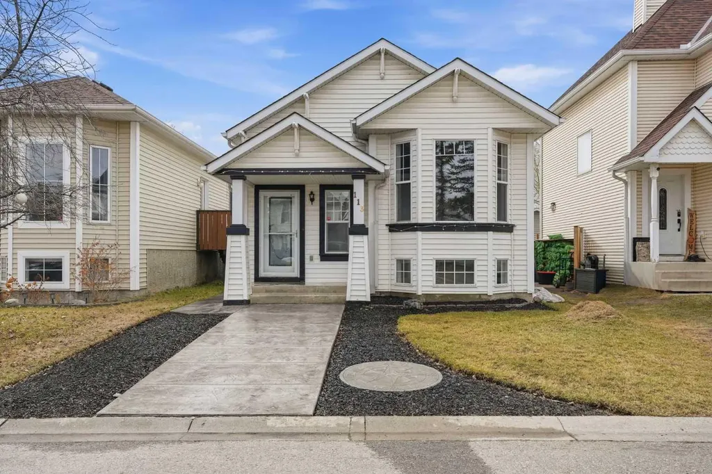 113 Mt Lorette Place SE Calgary AB T2Z 2M1