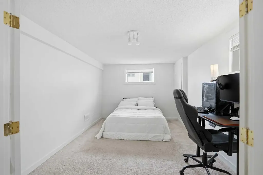 113 Mt Lorette Place SE Calgary AB T2Z 2M1