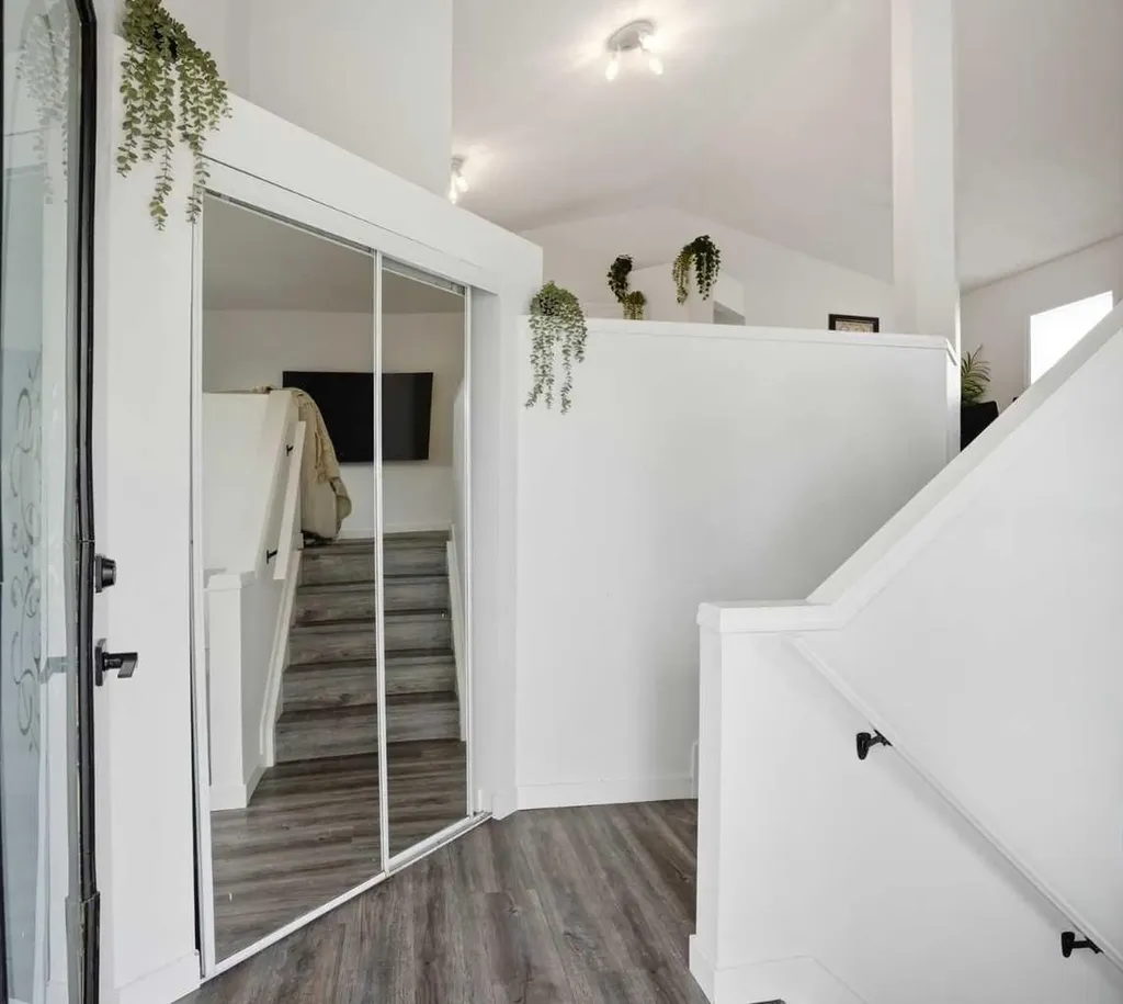 113 Mt Lorette Place SE Calgary AB T2Z 2M1