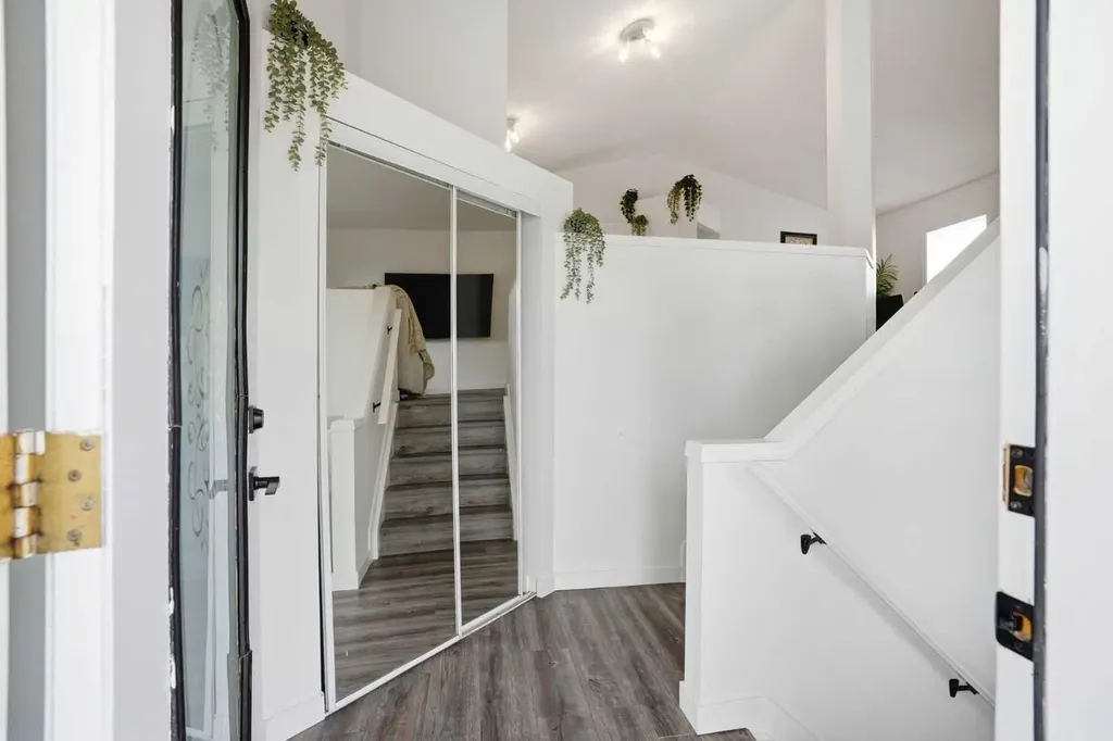 113 Mt Lorette Place SE Calgary AB T2Z 2M1