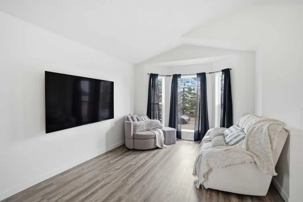 113 Mt Lorette Place SE Calgary AB T2Z 2M1