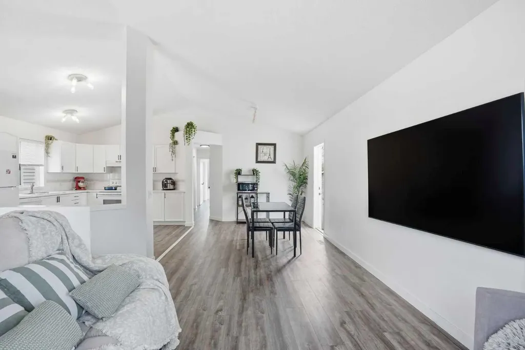 113 Mt Lorette Place SE Calgary AB T2Z 2M1