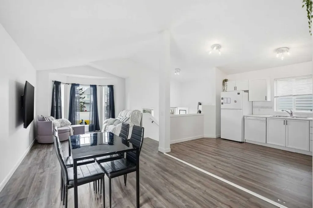 113 Mt Lorette Place SE Calgary AB T2Z 2M1