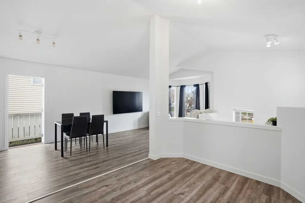 113 Mt Lorette Place SE Calgary AB T2Z 2M1