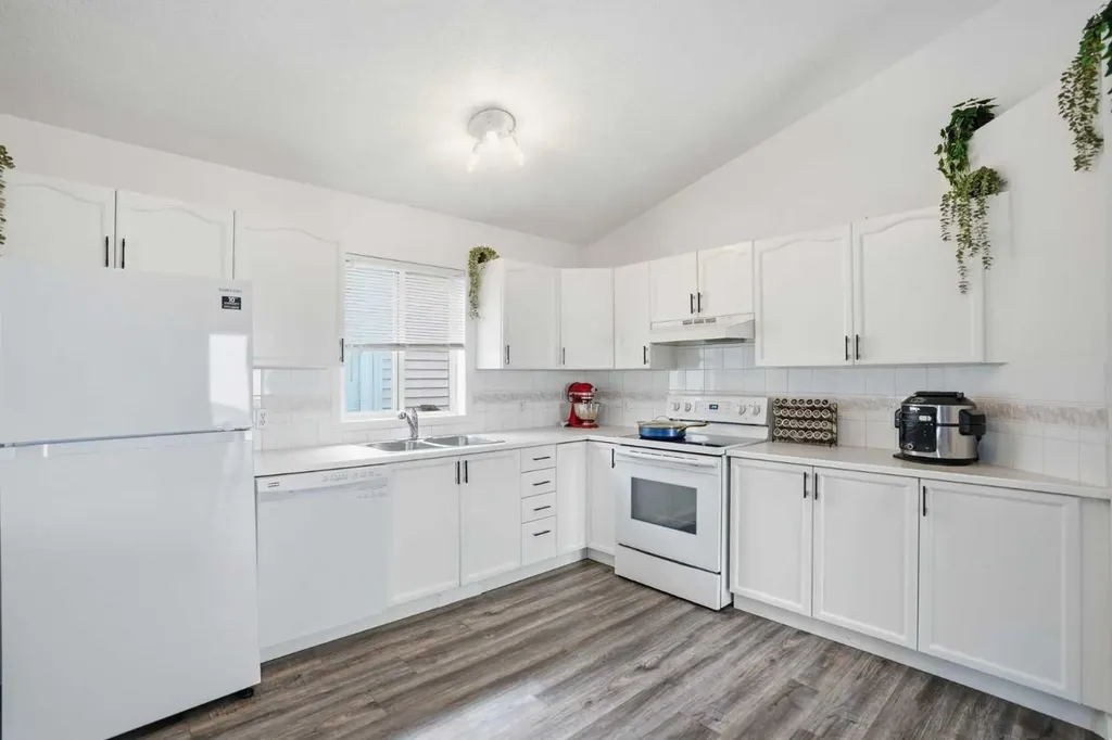 113 Mt Lorette Place SE Calgary AB T2Z 2M1