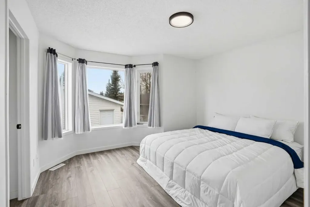 113 Mt Lorette Place SE Calgary AB T2Z 2M1