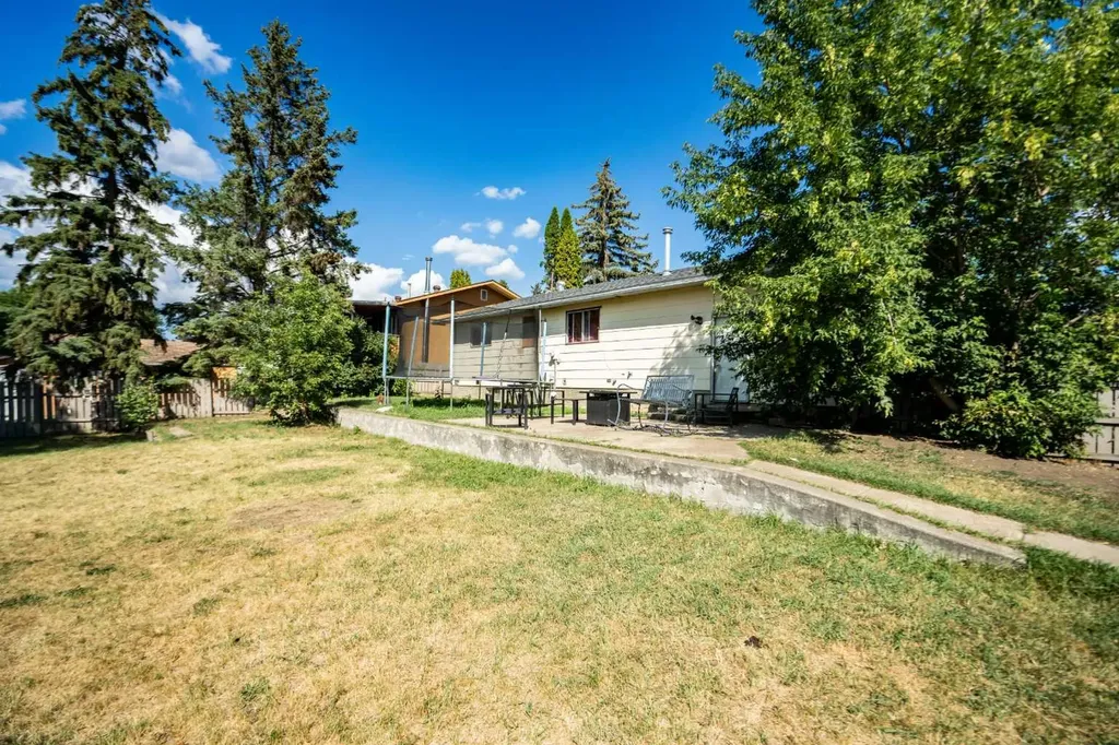 8322 95 Street Peace River AB T0H1W0