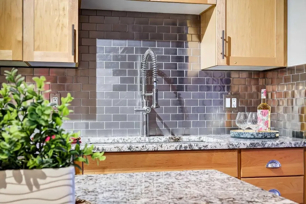 1808 36 Avenue SW Calgary AB T2T 6J2
