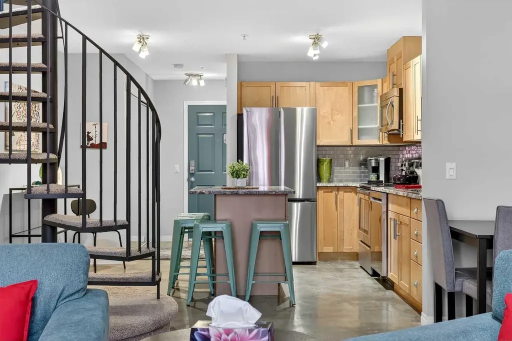 1808 36 Avenue SW Calgary AB T2T 6J2