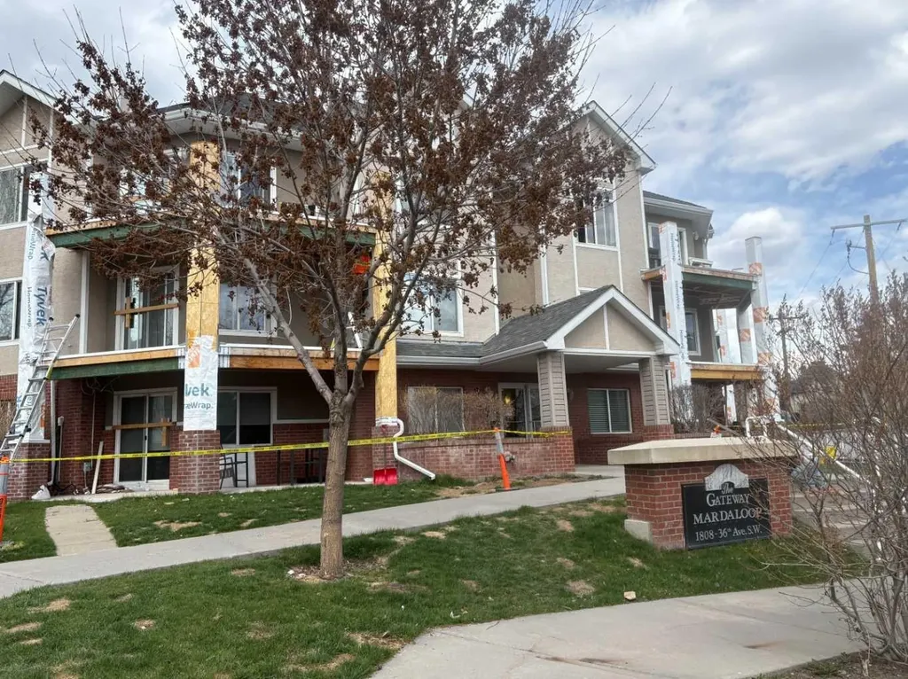 1808 36 Avenue SW Calgary AB T2T 6J2