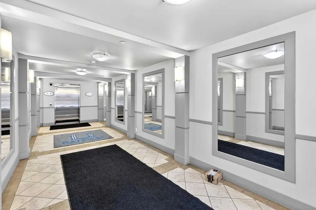 1808 36 Avenue SW Calgary AB T2T 6J2