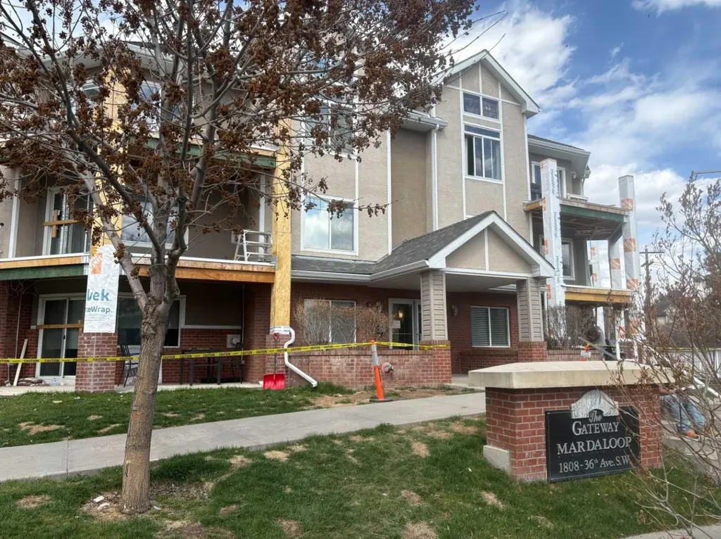 1808 36 Avenue SW Calgary AB T2T 6J2