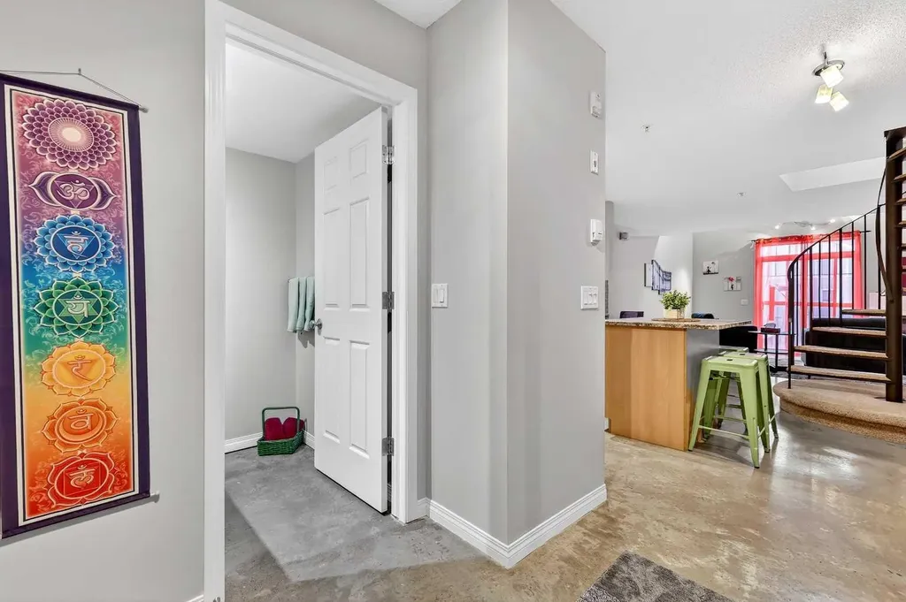 1808 36 Avenue SW Calgary AB T2T 6J2