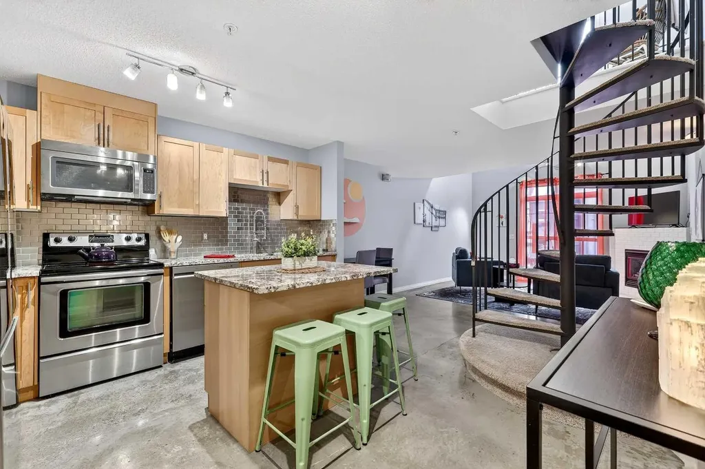 1808 36 Avenue SW Calgary AB T2T 6J2