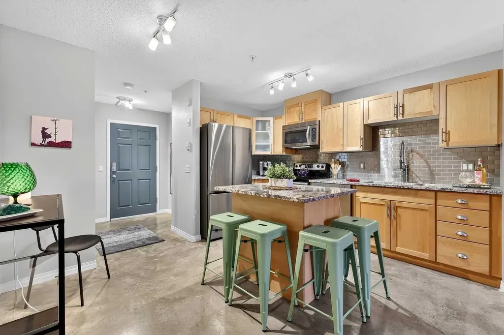 1808 36 Avenue SW Calgary AB T2T 6J2