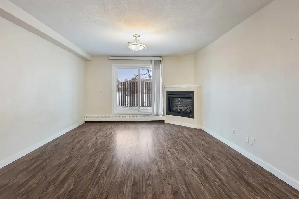 3747 42 Street NW Calgary AB T3A 2W4