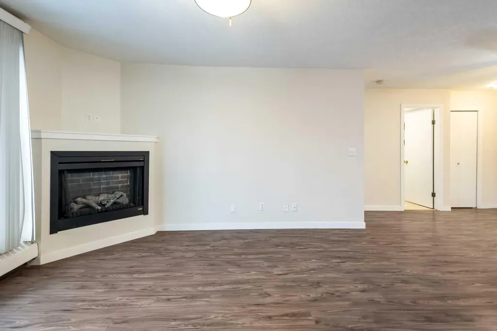 3747 42 Street NW Calgary AB T3A 2W4