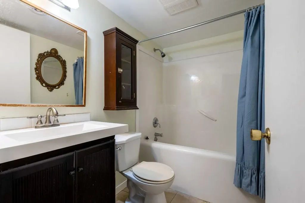 3747 42 Street NW Calgary AB T3A 2W4
