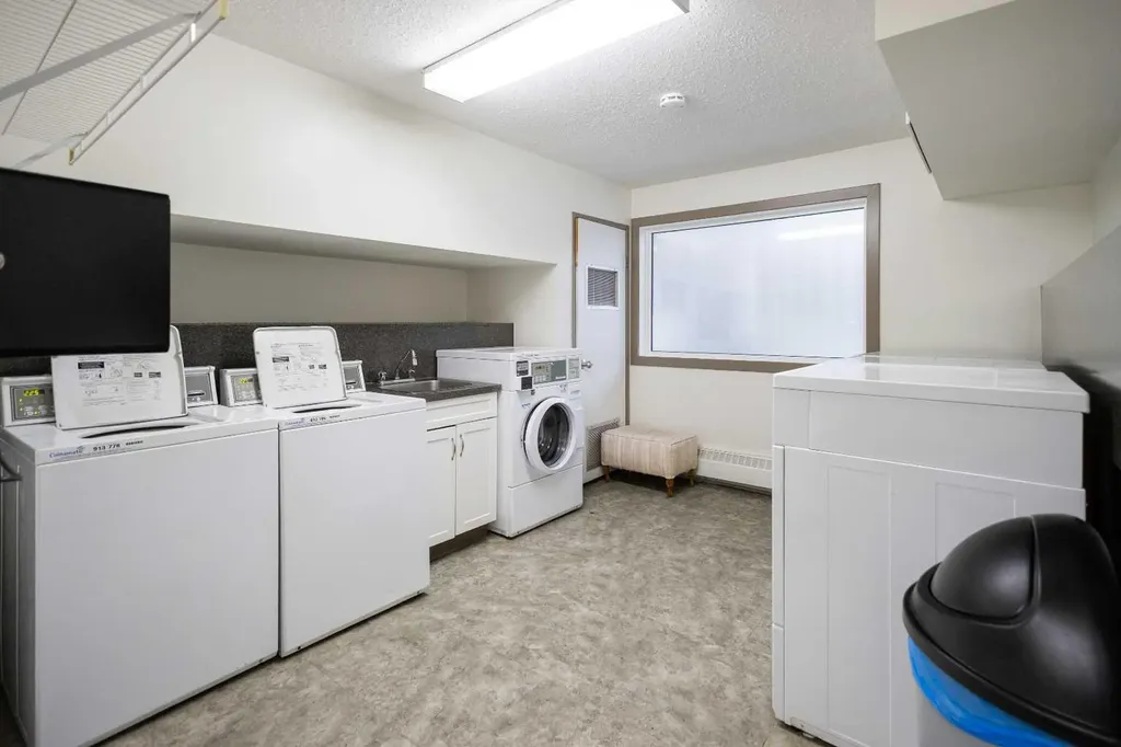 3747 42 Street NW Calgary AB T3A 2W4