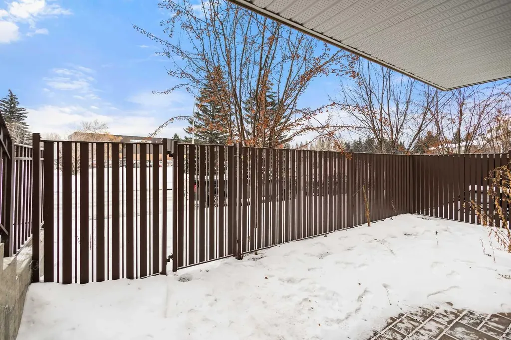 3747 42 Street NW Calgary AB T3A 2W4