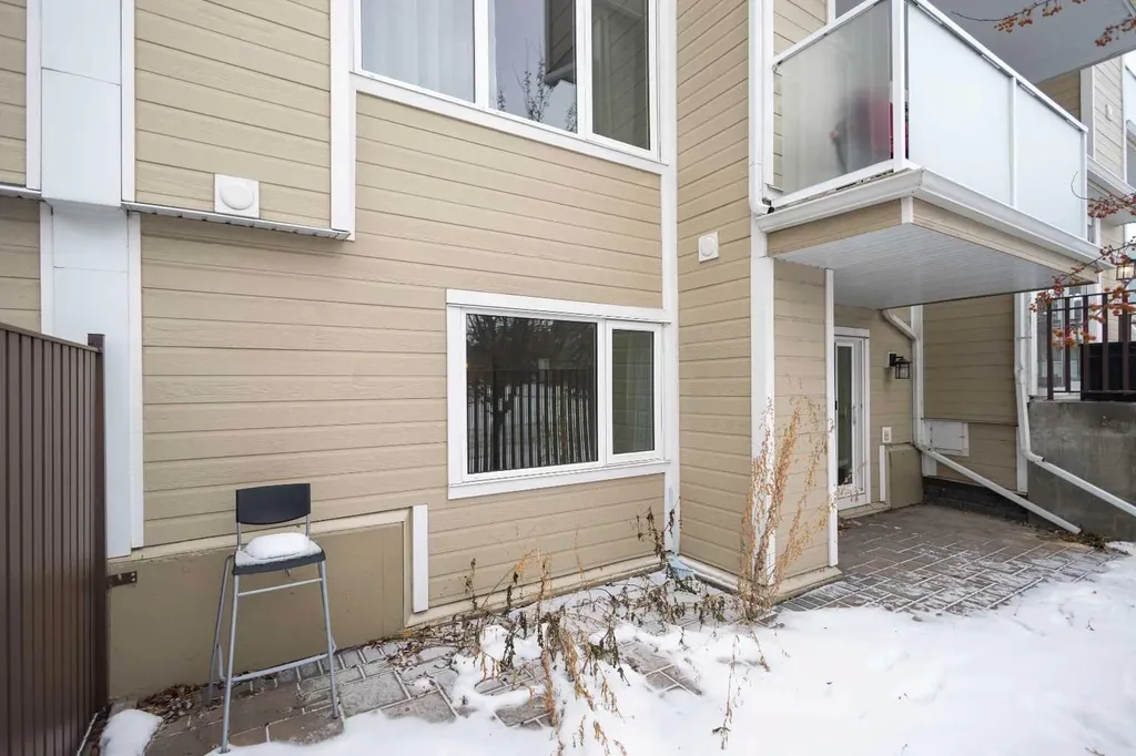 3747 42 Street NW Calgary AB T3A 2W4