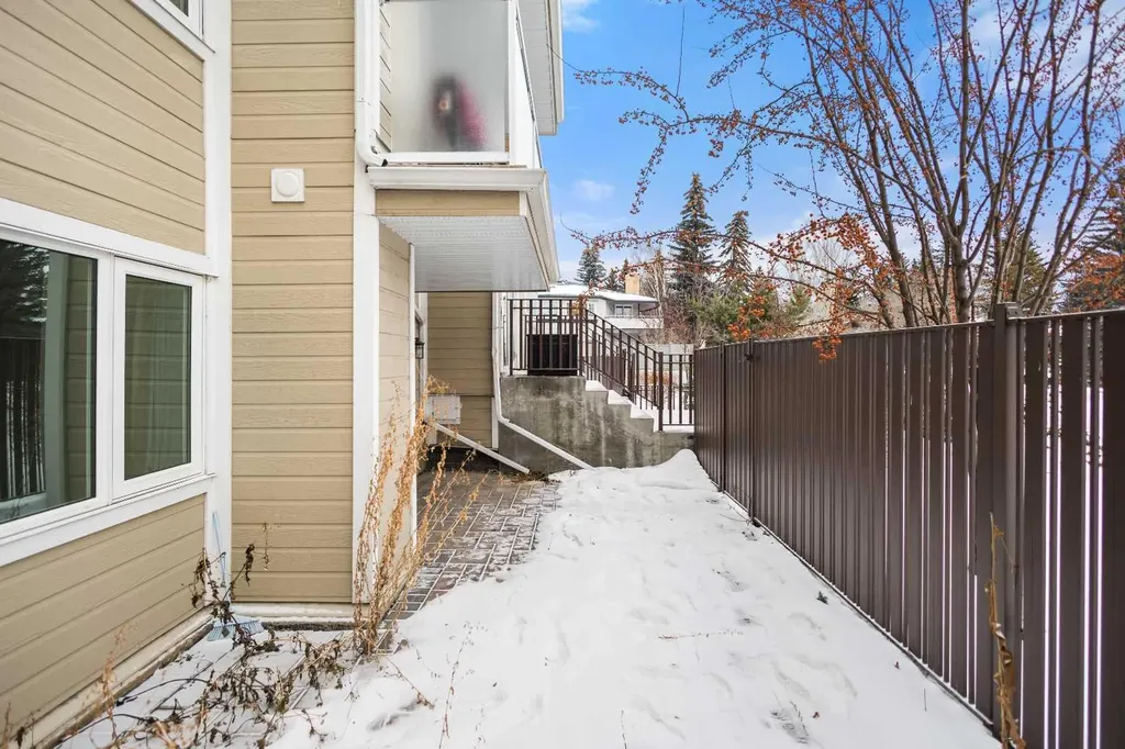 3747 42 Street NW Calgary AB T3A 2W4