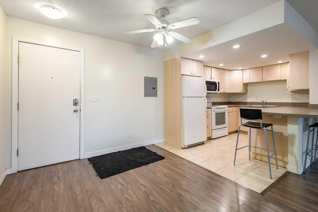 3747 42 Street NW Calgary AB T3A 2W4
