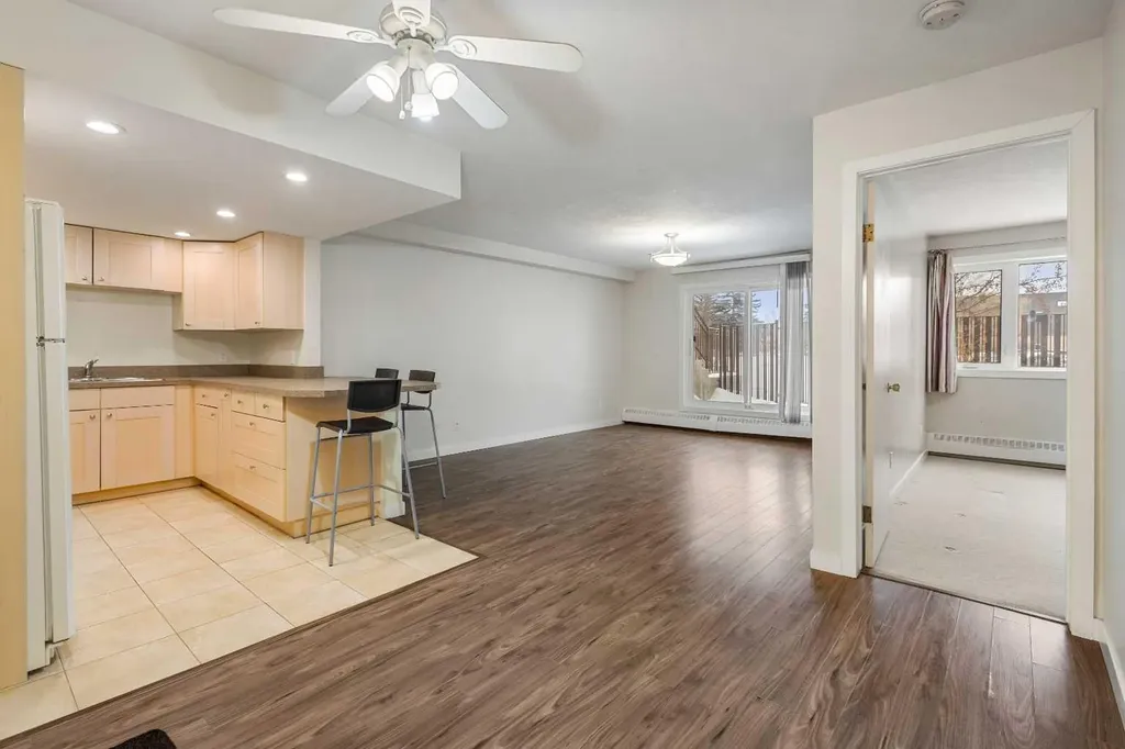 3747 42 Street NW Calgary AB T3A 2W4