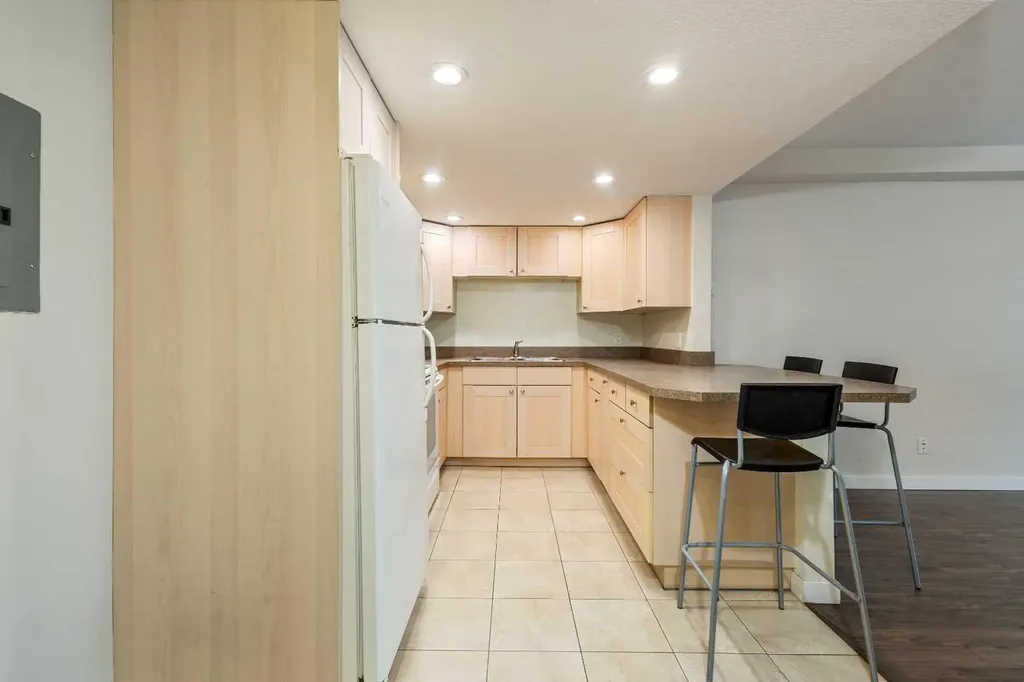 3747 42 Street NW Calgary AB T3A 2W4