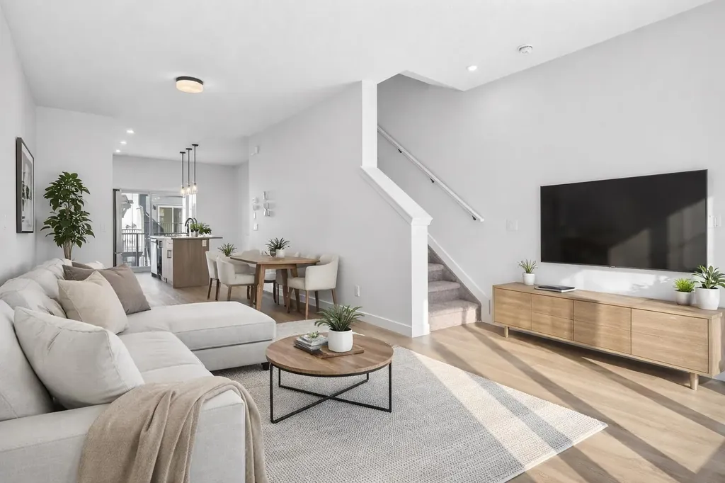 2231 81st Street SW Calgary AB T3H 3V8